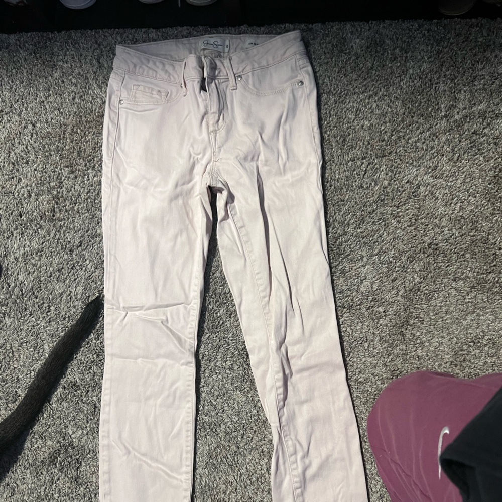 pink jeggings.
